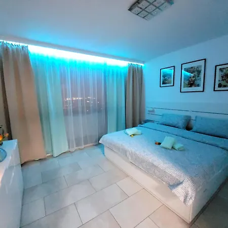 Toplage, Direkt Ueber Einem Shoppingcenter. *