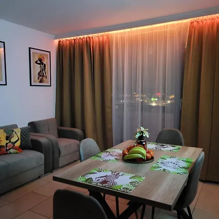 Toplage, Direkt Ueber Einem Shoppingcenter. Διαμέρισμα