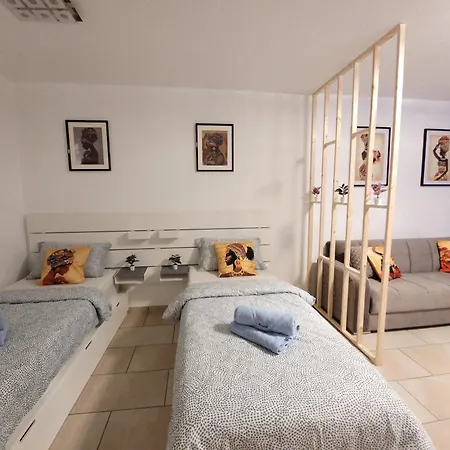 Toplage, Direkt Ueber Einem Shoppingcenter.