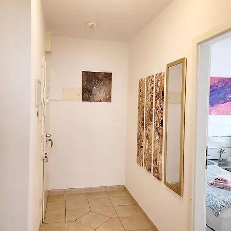 Apartment Toplage, Direkt Ueber Einem Shoppingcenter. *
