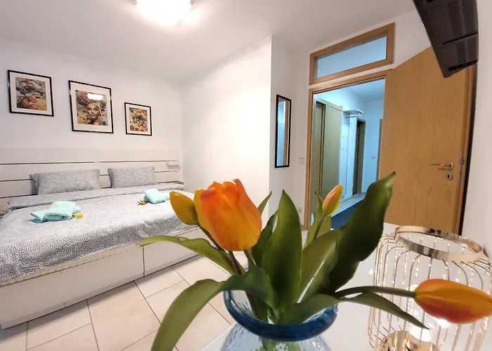 Lejlighed Toplage, Direkt Ueber Einem Shoppingcenter.