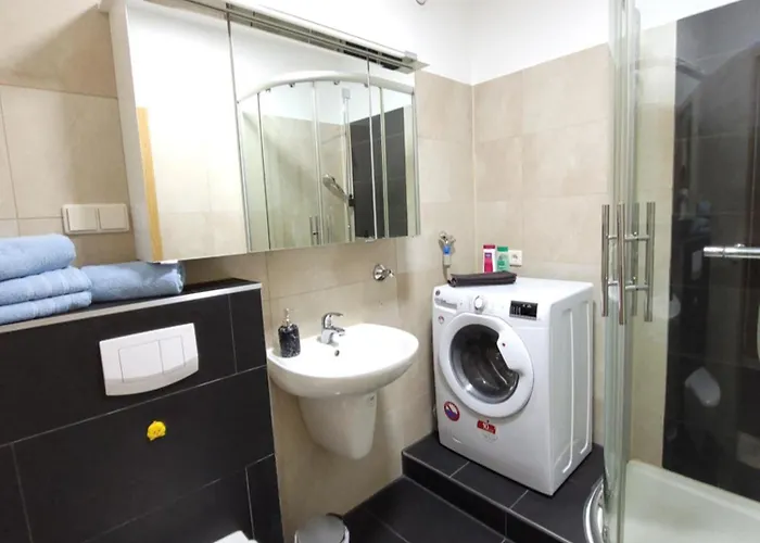 Lejlighed Toplage, Direkt Ueber Einem Shoppingcenter. *