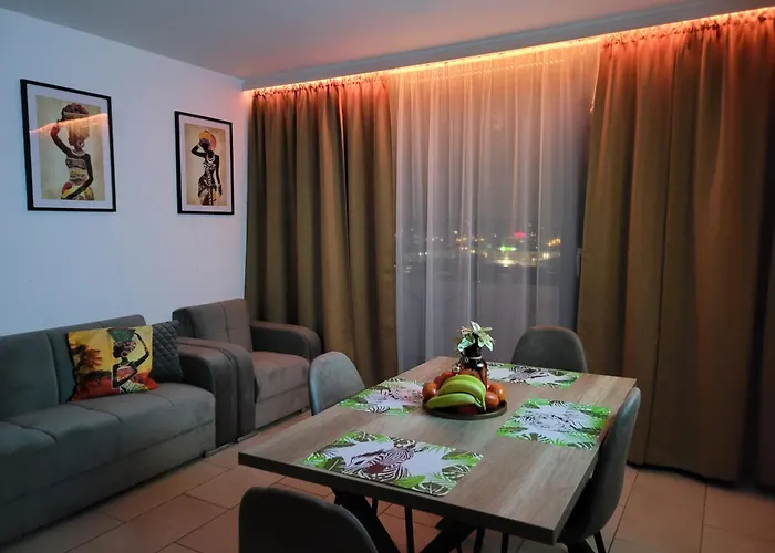 Toplage, Direkt Ueber Einem Shoppingcenter. Lejlighed