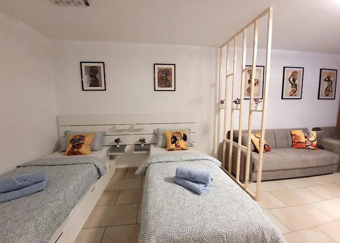 Toplage, Direkt Ueber Einem Shoppingcenter.