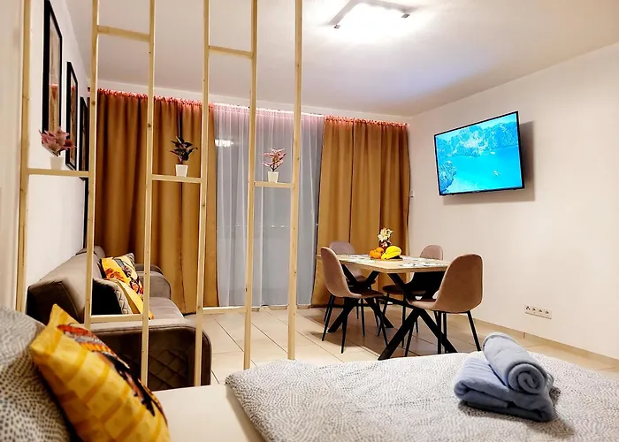 Toplage, Direkt Ueber Einem Shoppingcenter. Lejlighed